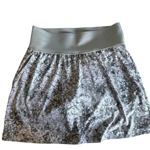 Puma Grey White Floral Mini Skirt Built in Shorts Women’s S Tennis Resort